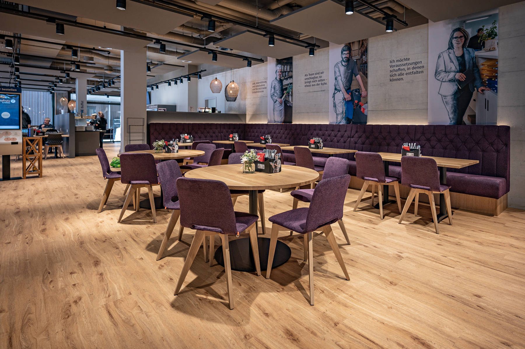 Blick ins Restaurant und dessen Einrichtung